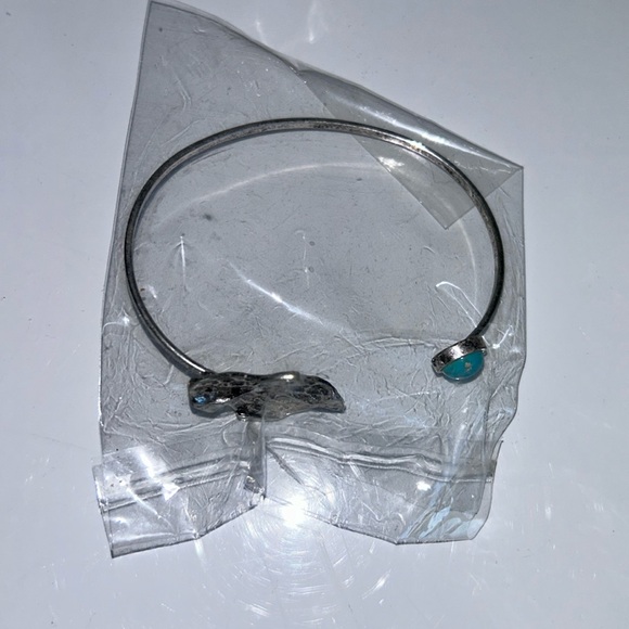 FREE (with buy) Cuff Bracelet - Picture 2 of 3